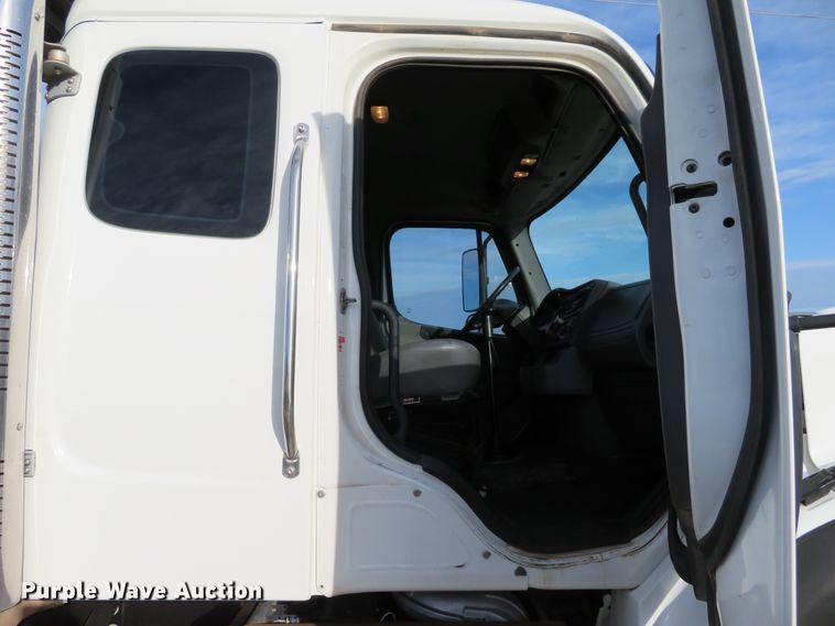 image for item DI3788 2012 Freightliner Business Class M2  rollback truck