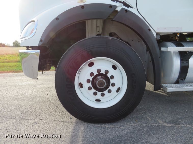 image for item DI3788 2012 Freightliner Business Class M2  rollback truck