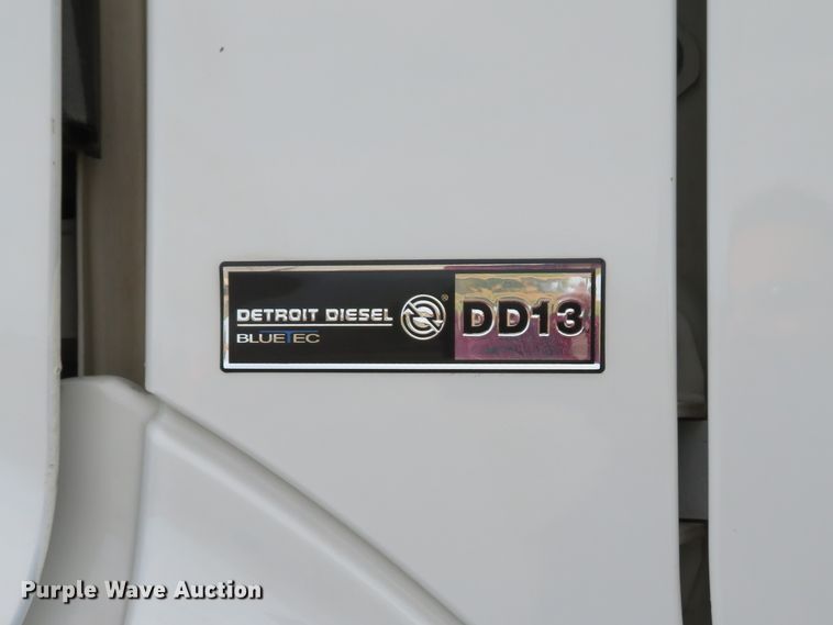 image for item DI3788 2012 Freightliner Business Class M2  rollback truck