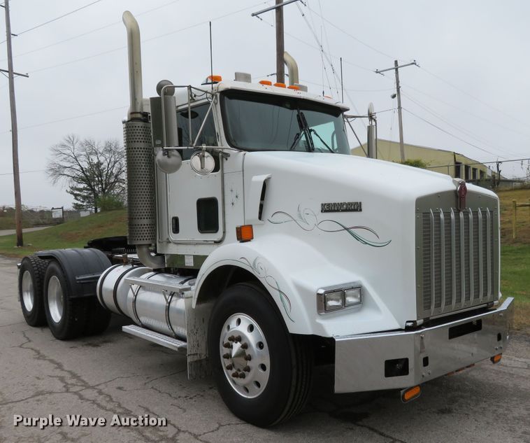 image for item DI3806 2007 Kenworth T800  semi truck