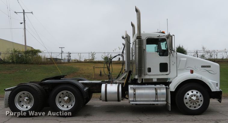image for item DI3806 2007 Kenworth T800  semi truck