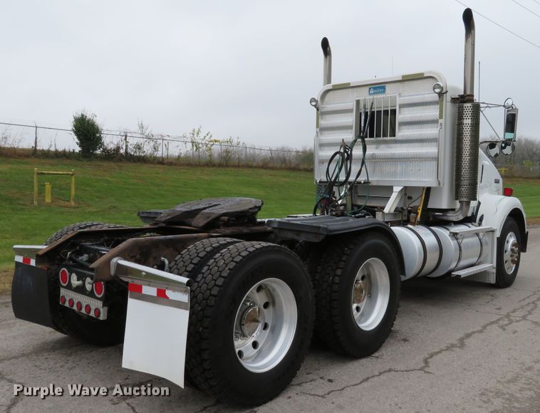 image for item DI3806 2007 Kenworth T800  semi truck