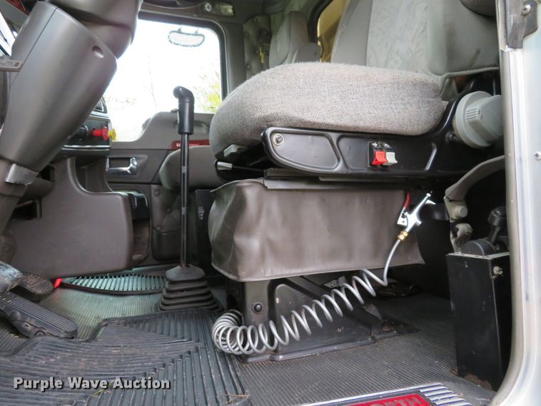 image for item DI3806 2007 Kenworth T800  semi truck