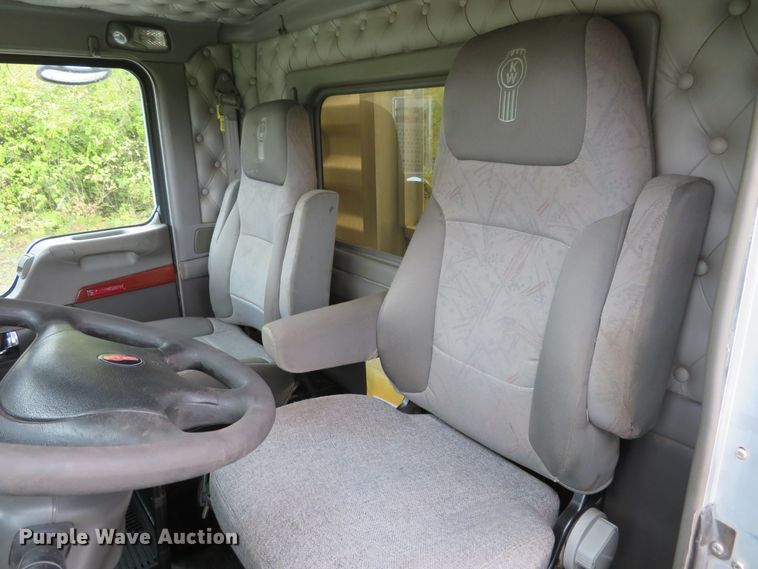 image for item DI3806 2007 Kenworth T800  semi truck