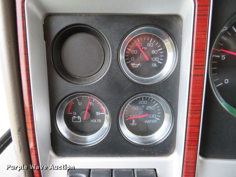 image for item DI3806 2007 Kenworth T800  semi truck