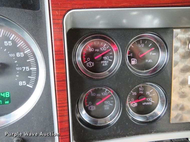 image for item DI3806 2007 Kenworth T800  semi truck