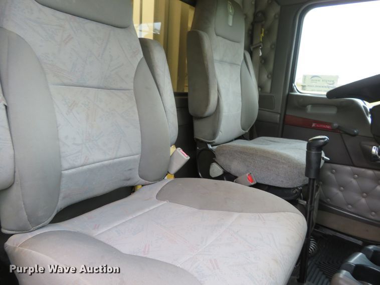 image for item DI3806 2007 Kenworth T800  semi truck