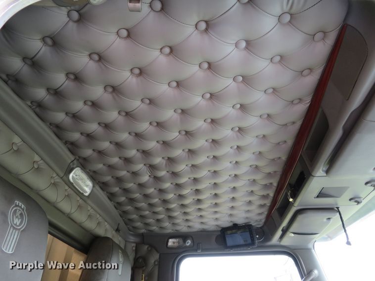 image for item DI3806 2007 Kenworth T800  semi truck