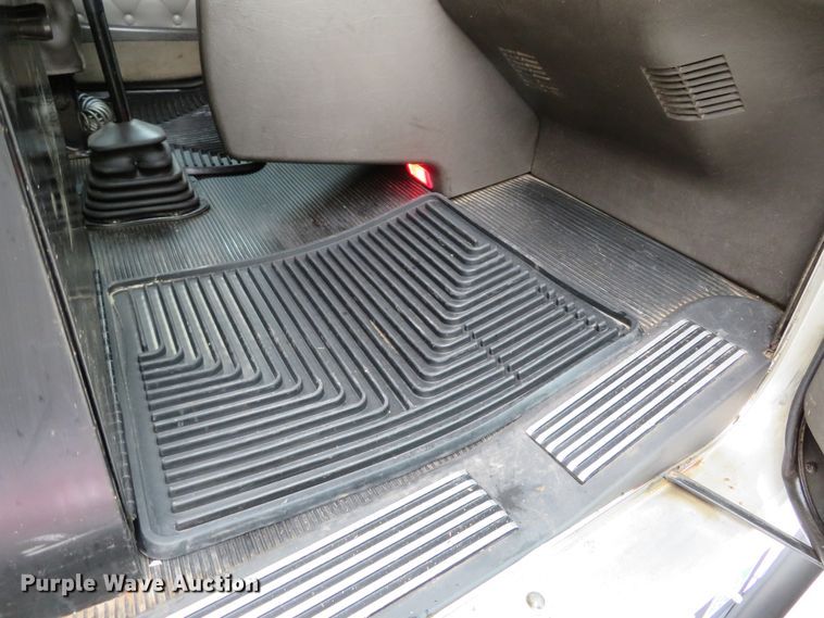 image for item DI3806 2007 Kenworth T800  semi truck