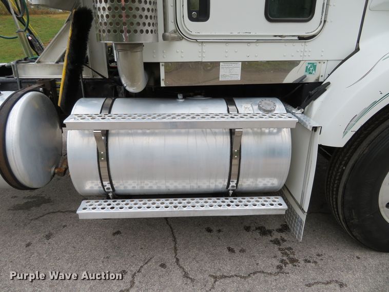 image for item DI3806 2007 Kenworth T800  semi truck