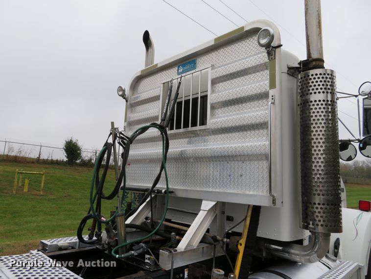 image for item DI3806 2007 Kenworth T800  semi truck