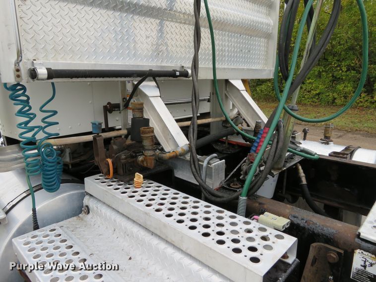 image for item DI3806 2007 Kenworth T800  semi truck