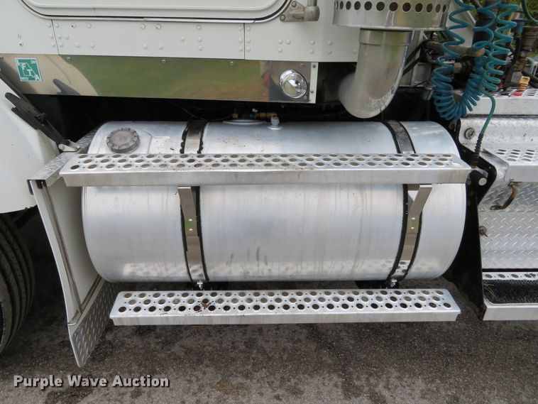 image for item DI3806 2007 Kenworth T800  semi truck