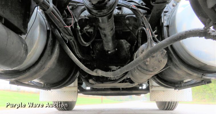 image for item DI3806 2007 Kenworth T800  semi truck