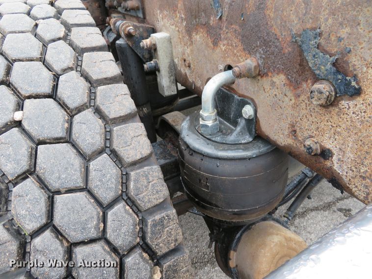 image for item DI3806 2007 Kenworth T800  semi truck