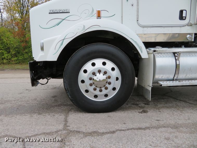 image for item DI3806 2007 Kenworth T800  semi truck