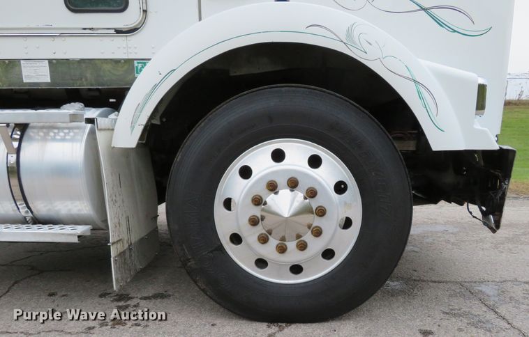 image for item DI3806 2007 Kenworth T800  semi truck