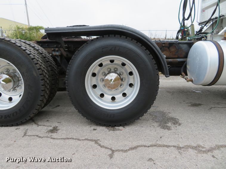 image for item DI3806 2007 Kenworth T800  semi truck