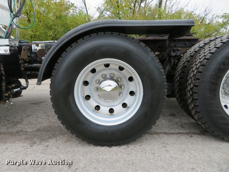 image for item DI3806 2007 Kenworth T800  semi truck