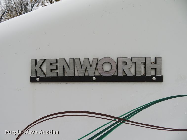 image for item DI3806 2007 Kenworth T800  semi truck