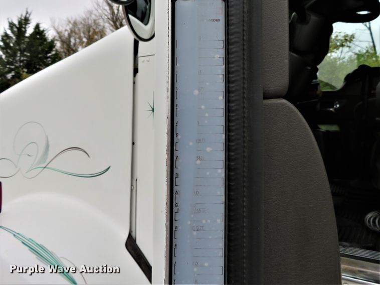 image for item DI3806 2007 Kenworth T800  semi truck