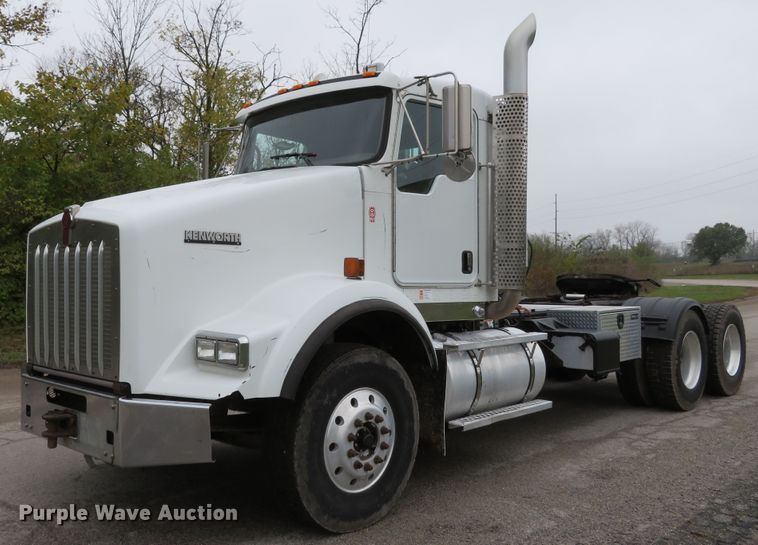 image for item DI3807 2009 Kenworth T800  semi truck