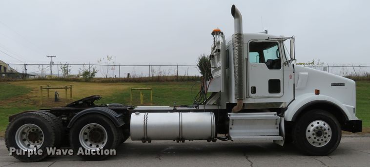 image for item DI3807 2009 Kenworth T800  semi truck