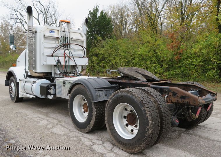 image for item DI3807 2009 Kenworth T800  semi truck