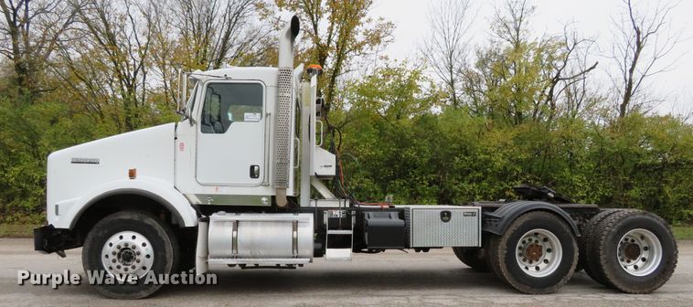 image for item DI3807 2009 Kenworth T800  semi truck
