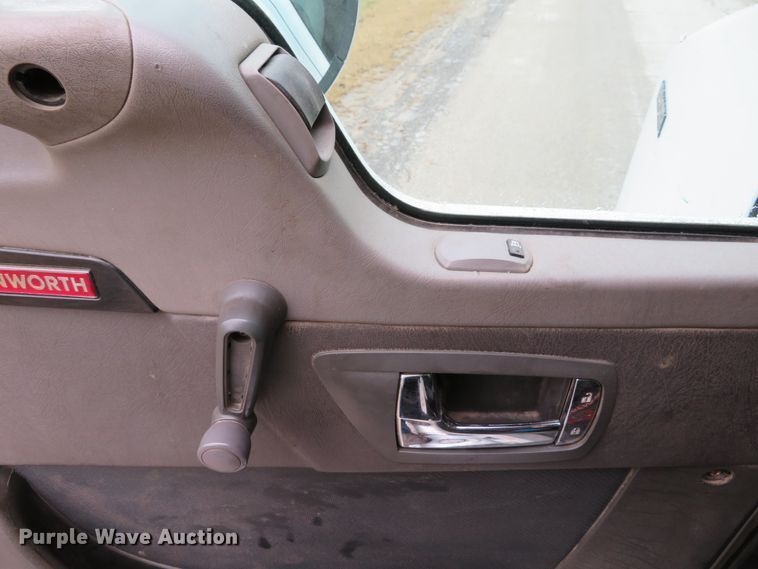 image for item DI3807 2009 Kenworth T800  semi truck