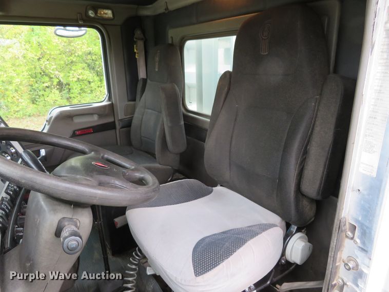 image for item DI3807 2009 Kenworth T800  semi truck