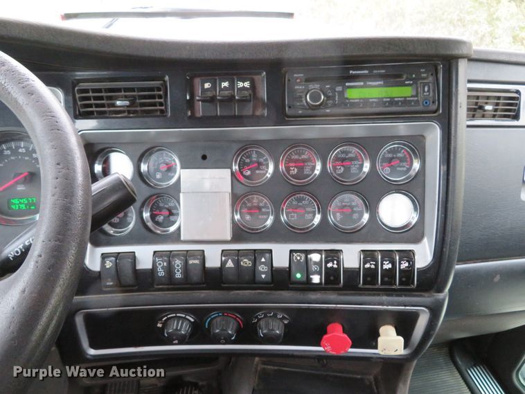 image for item DI3807 2009 Kenworth T800  semi truck