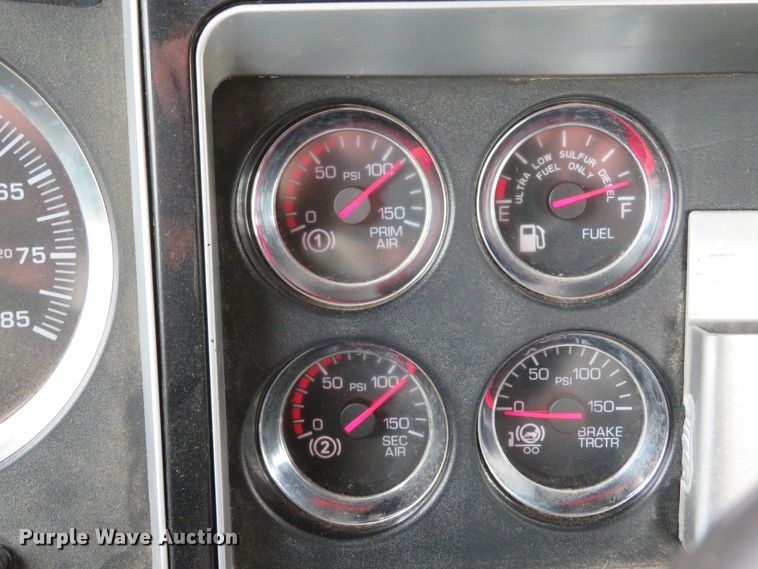 image for item DI3807 2009 Kenworth T800  semi truck