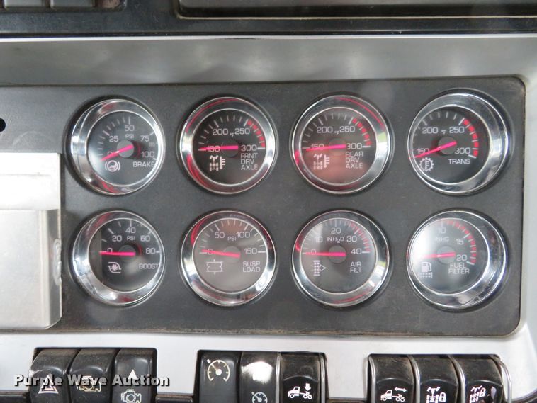 image for item DI3807 2009 Kenworth T800  semi truck