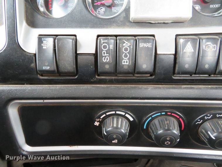 image for item DI3807 2009 Kenworth T800  semi truck