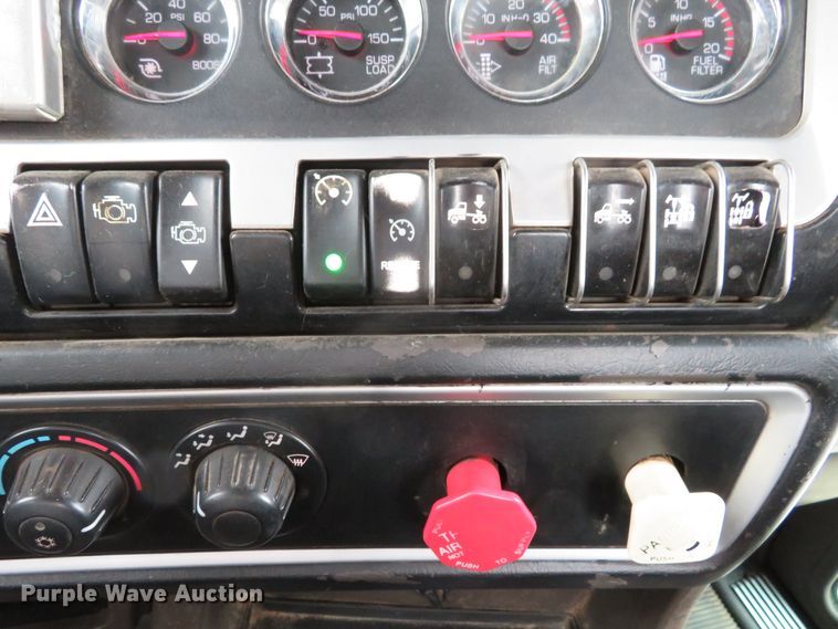 image for item DI3807 2009 Kenworth T800  semi truck