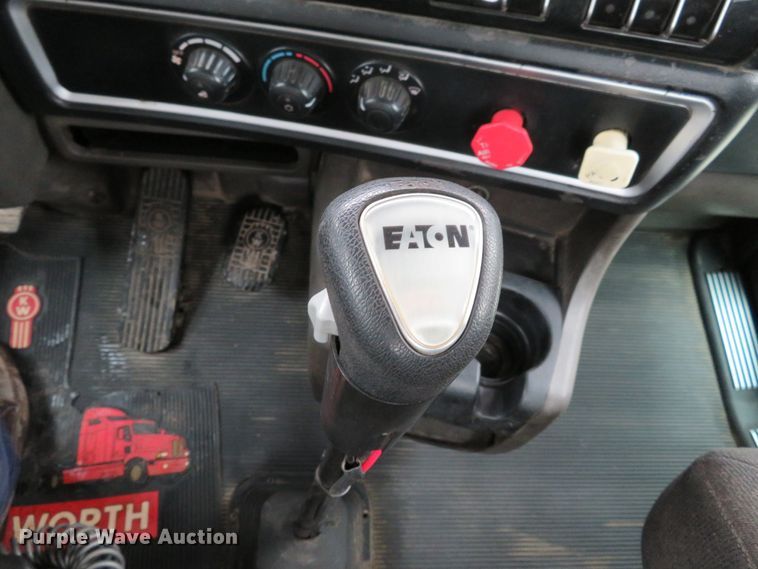 image for item DI3807 2009 Kenworth T800  semi truck