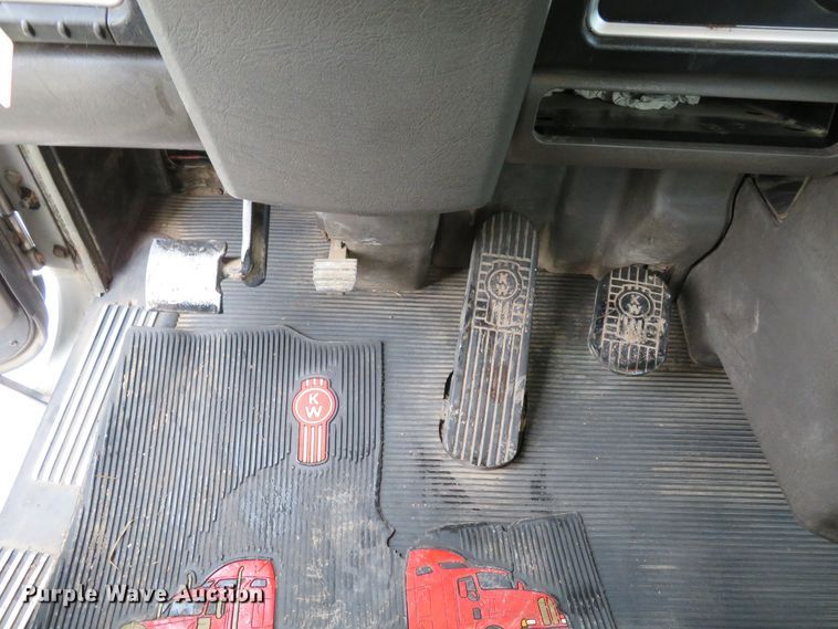 image for item DI3807 2009 Kenworth T800  semi truck