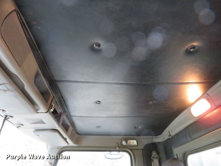 image for item DI3807 2009 Kenworth T800  semi truck