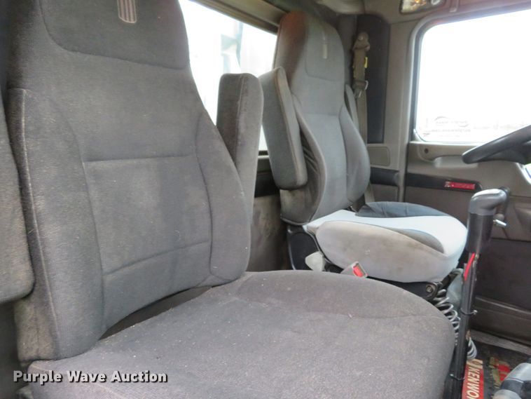 image for item DI3807 2009 Kenworth T800  semi truck