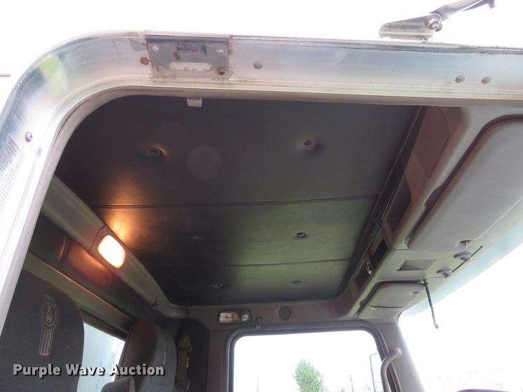 image for item DI3807 2009 Kenworth T800  semi truck