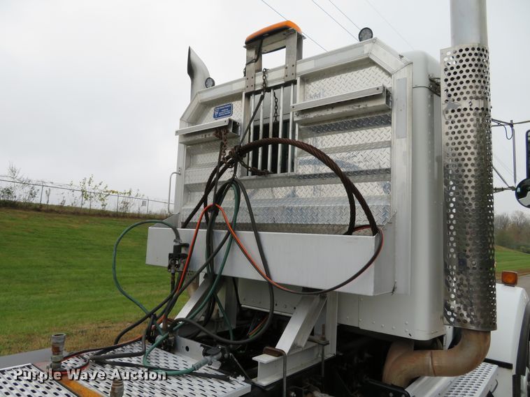 image for item DI3807 2009 Kenworth T800  semi truck