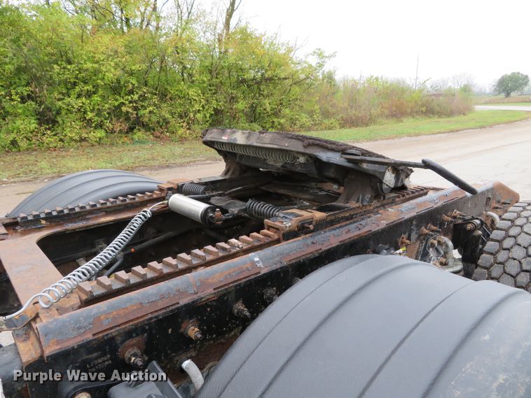 image for item DI3807 2009 Kenworth T800  semi truck