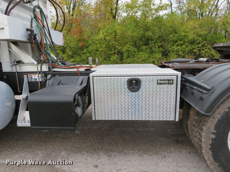 image for item DI3807 2009 Kenworth T800  semi truck