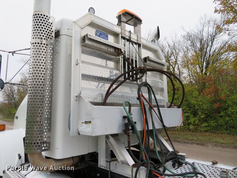 image for item DI3807 2009 Kenworth T800  semi truck