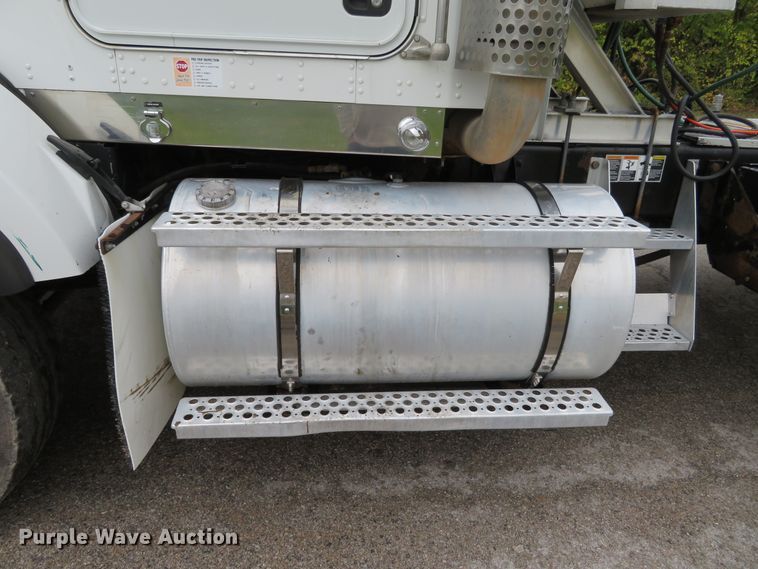 image for item DI3807 2009 Kenworth T800  semi truck