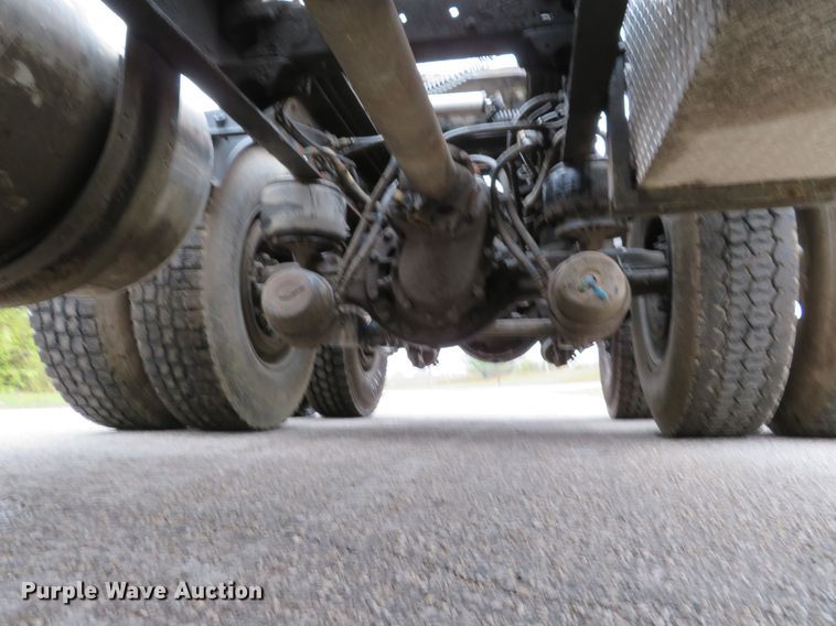 image for item DI3807 2009 Kenworth T800  semi truck