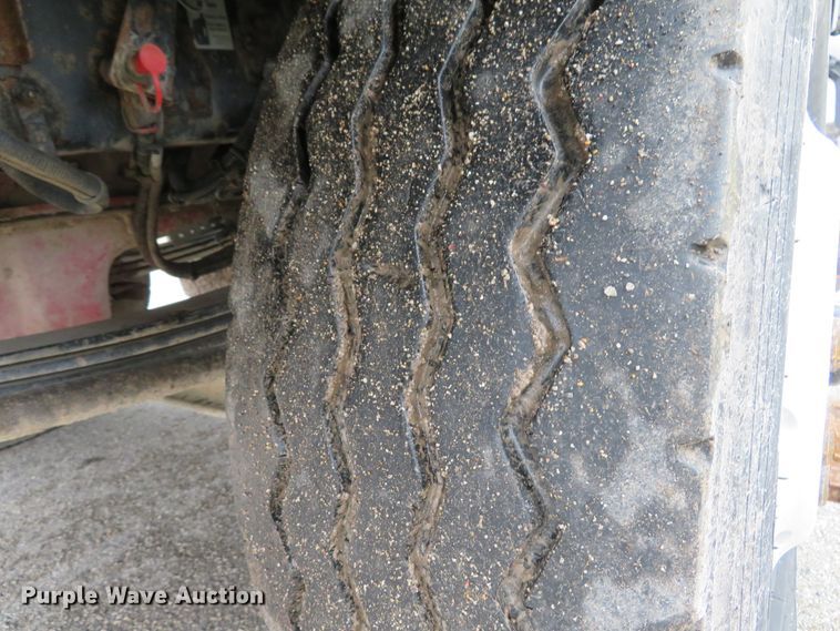 image for item DI3807 2009 Kenworth T800  semi truck