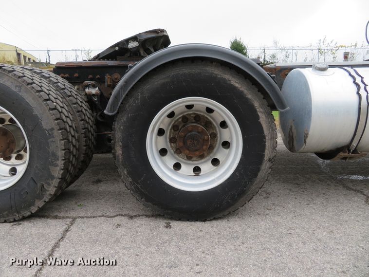 image for item DI3807 2009 Kenworth T800  semi truck