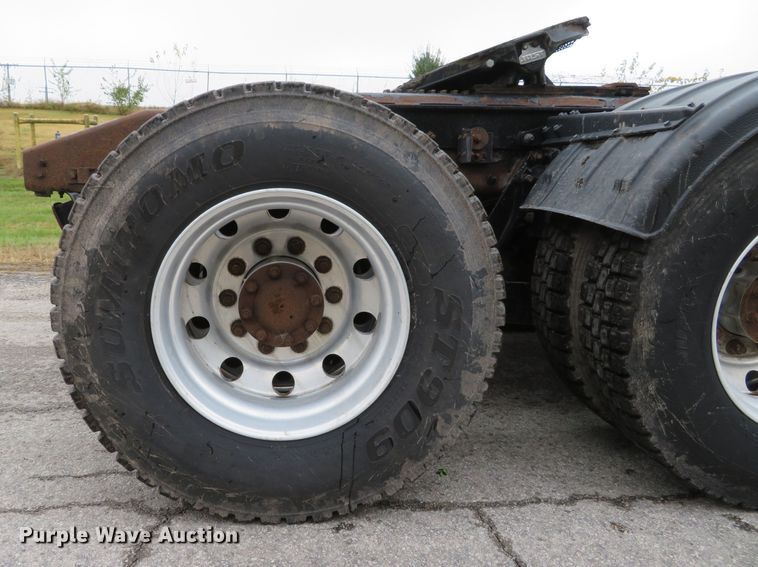 image for item DI3807 2009 Kenworth T800  semi truck